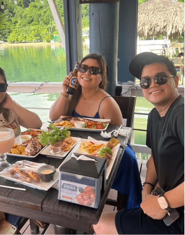 Island plates with a cruise ship view